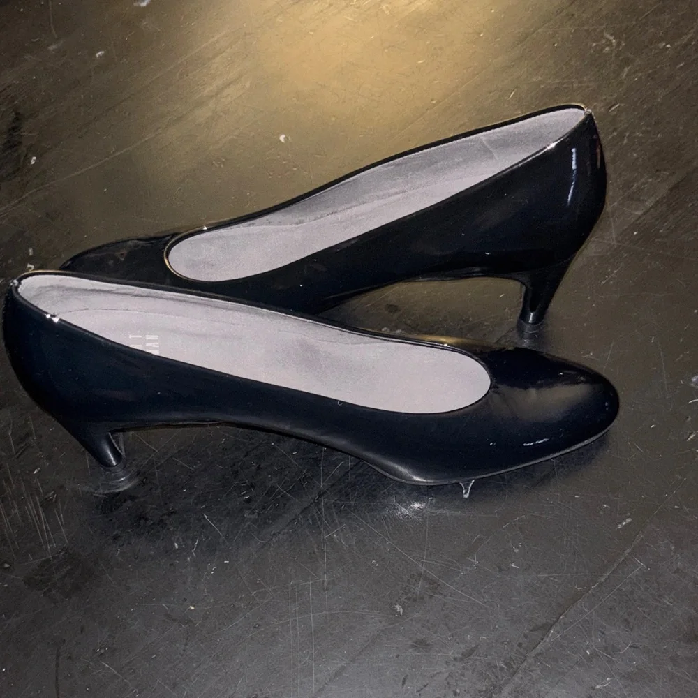 NWOB Stuart Weitzman Black Leather Heels Sizs 7.5